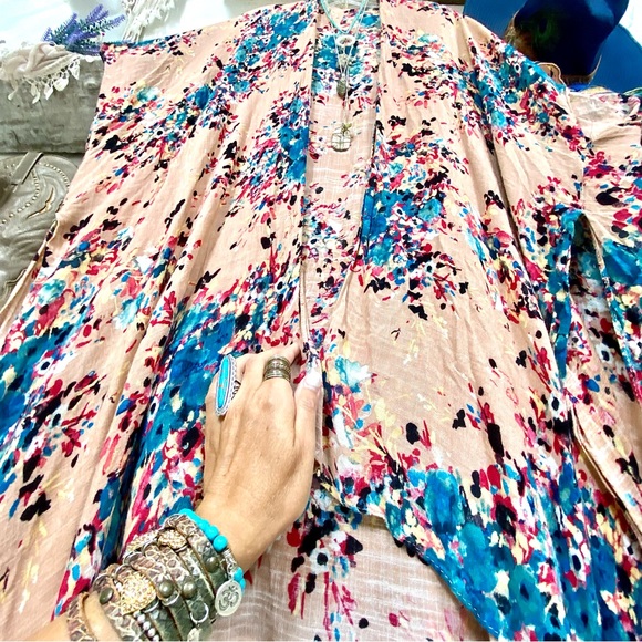 Beautiful floral LOVE Stitch Gypsy floral boho cape/wrap w prairie/country vibe - Picture 9 of 11